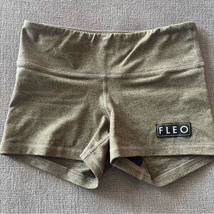 Fleo Shorts size XS Olive Green